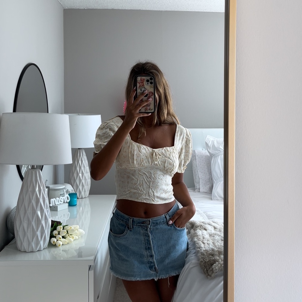 puff sleeve floral top